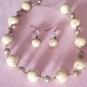 Chic Cream and Gold Necklace Set